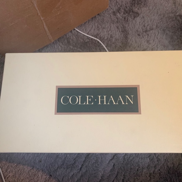 Classic Women's Cole Haan Spectator Penny B/W - Picture 3 of 17